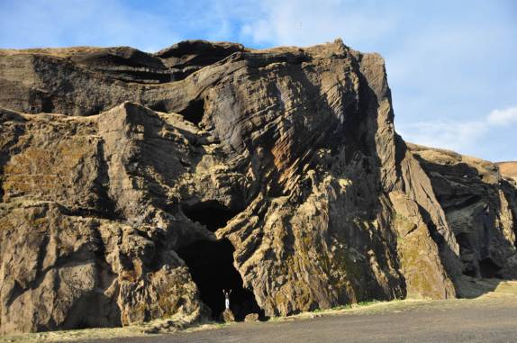 Explorando a região de Hjorleifshofdi perto de Vik, no sul da Islândia